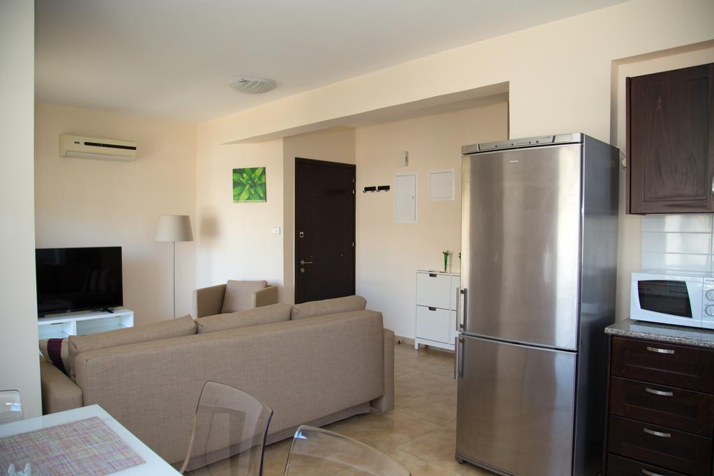 Frida Apartments Limassol Exteriör bild